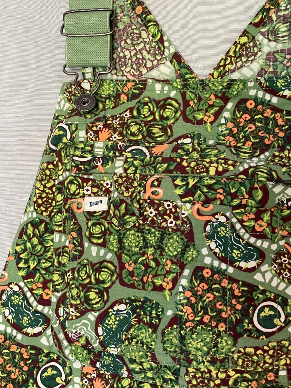 Duluth Women's Heirloom Gardening Overalls - Small - Cabbage and Hose Motif - Picture 13 of 16